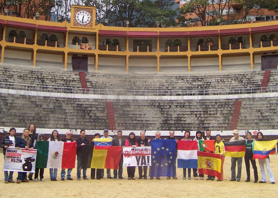 Leden van het International Anti-Bullfighting Network in Bogotá, Colombia in 2013